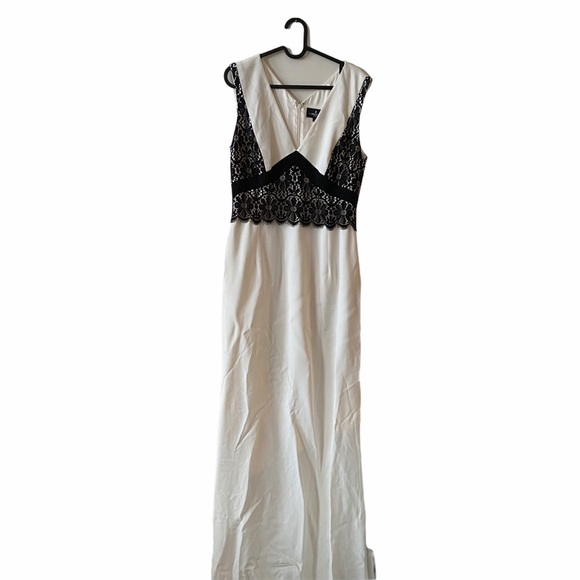 New J. Mendel lace crepe mermaid  train gown - Picture 3 of 8